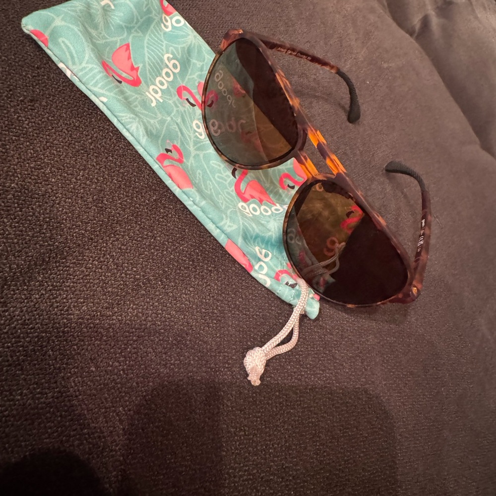 Women's Tortoise Shell Sunglasses with Pouch